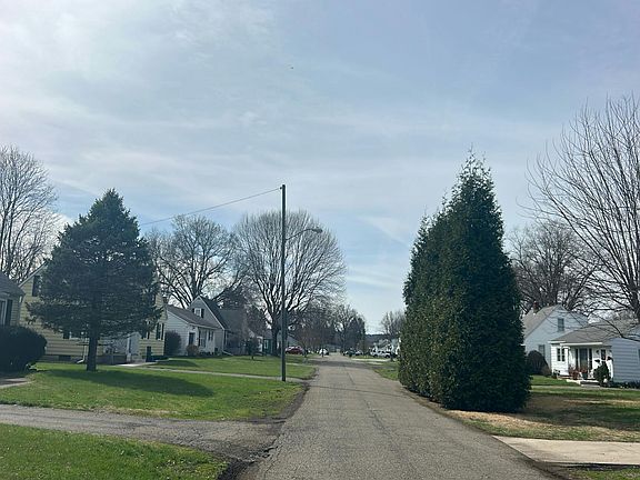 4th image of 179 Bachmann Ave