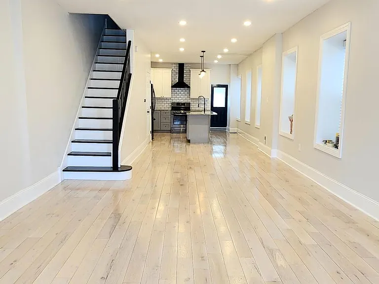 332 Kingsley St — Photo 1