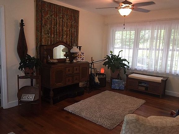 4th image of 223 S Laurel Cir