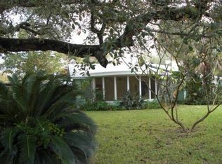 215 S 4th St, Rockport, TX 78382