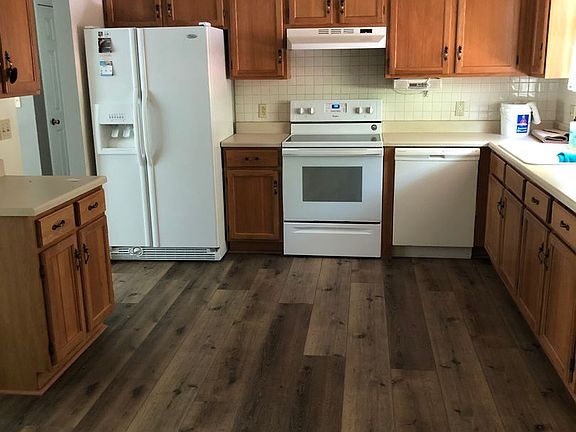 5th image of 415 Greenland Ln