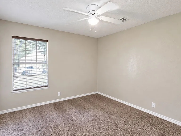 3426 Meadow Head Dr — Photo 16