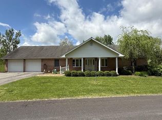 134 Fotos Ln, Mount Hope, WV 25880