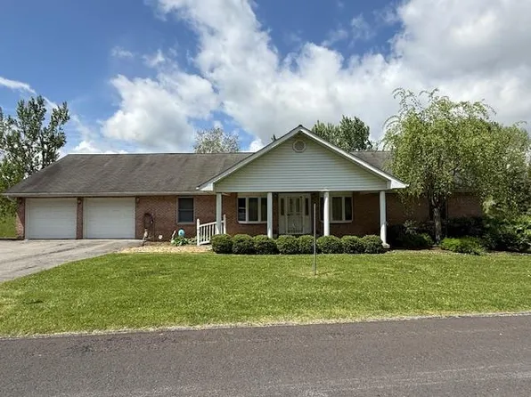 134 Fotos Ln, Mount Hope, WV 25880