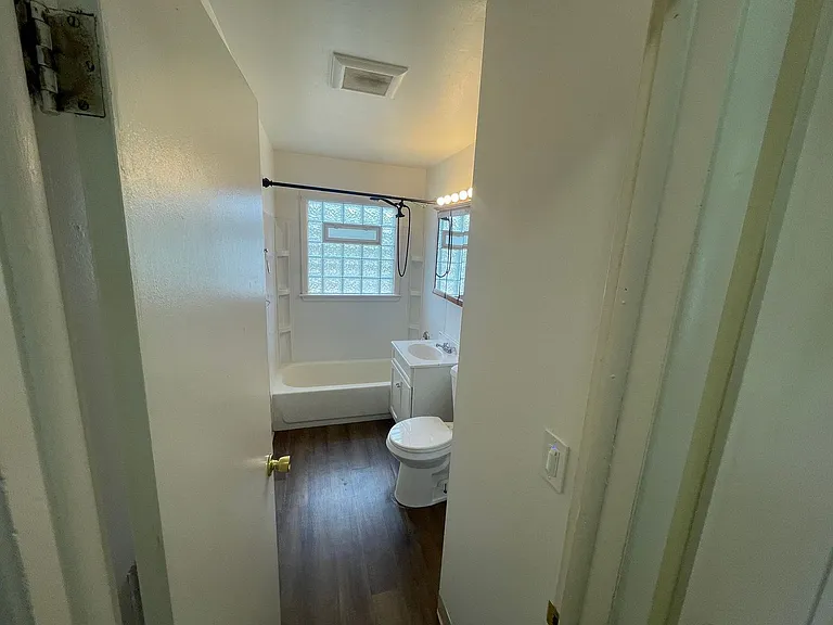 6221-6223 W Thurston Ave. (Duplex) — Photo 8