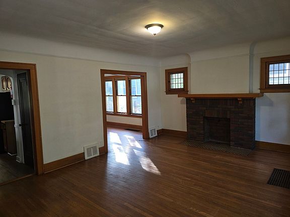 2nd image of 1235 Lakepointe St