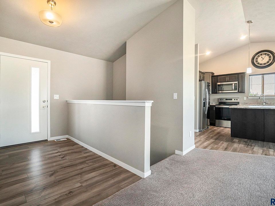 1176 Cyber Ct, Madison, SD 57042 | Zillow
