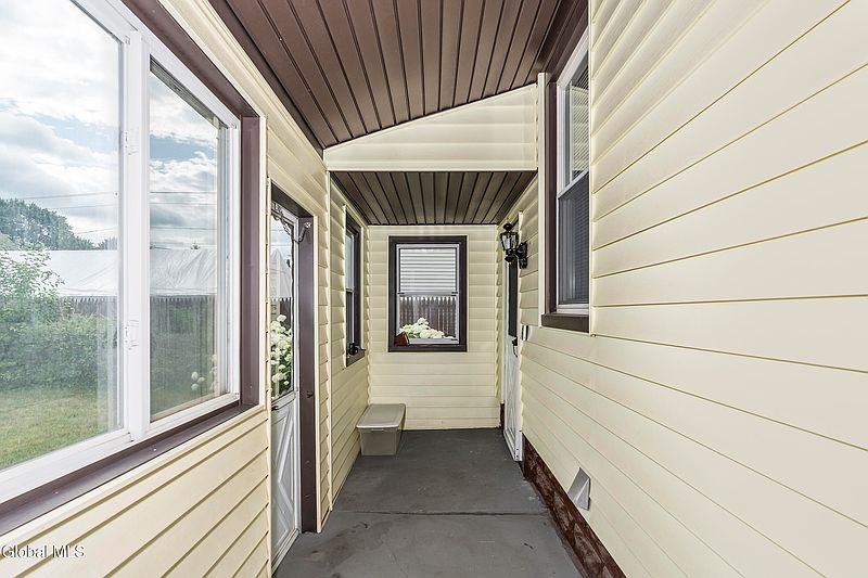 4th image of 1633 Chrisler Avenue