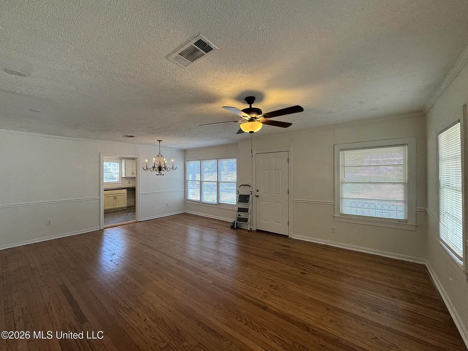 3 bed, 2.0 bath, 1680 sqft, $1,695 — Photo 2