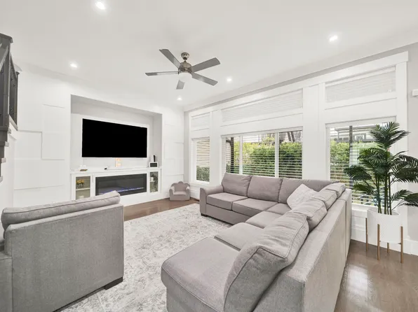 18356 68th Ave, Surrey, BC V3S 9H5