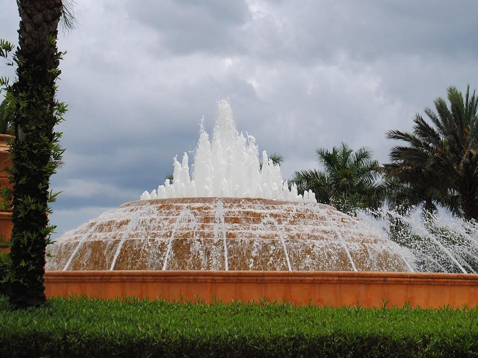 Stunning Fountain Welcomes You Home