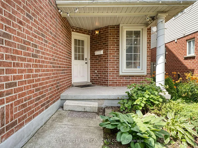761 Blacksmith St — Photo 3