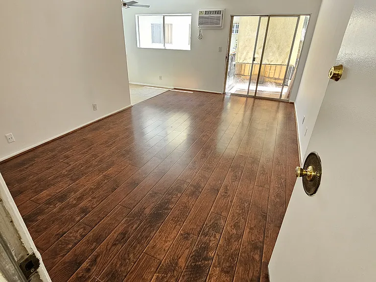 1202 N Fuller Ave #7 — Photo 2