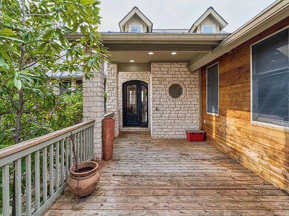 5th image of 104 S Weston Ln