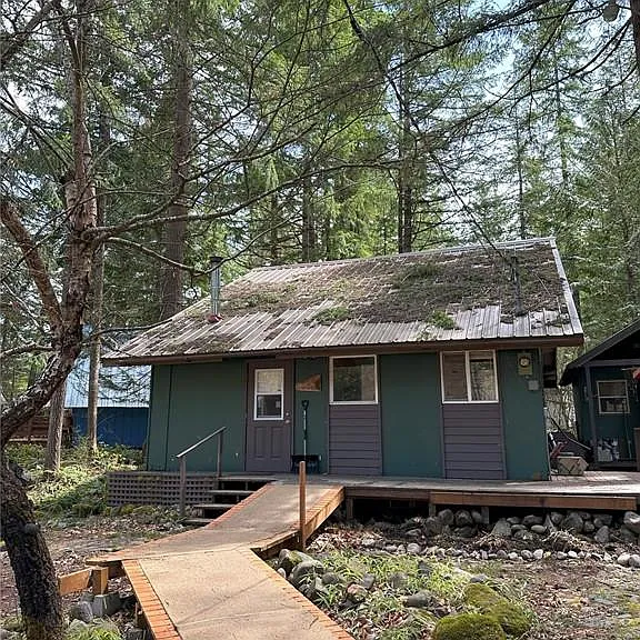 123 Mountain View Dr N — Photo 1