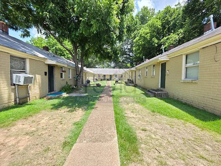 Scott Street Apartments — Photo 1