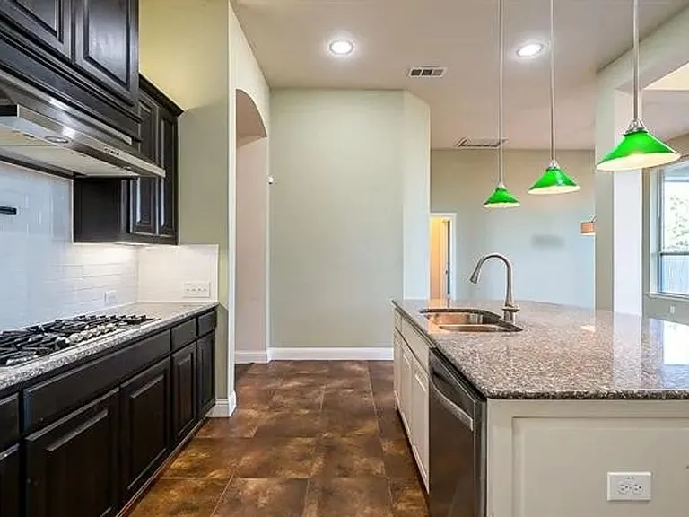 1036 Edgefield Ln — Photo 13