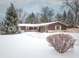 13500 W Sunny View Dr, New Berlin, WI 53151