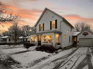 9 Beech St E, Three Oaks, MI 49128