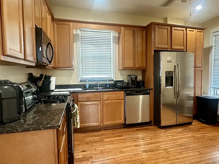 1433 W Foster Ave — Photo 7