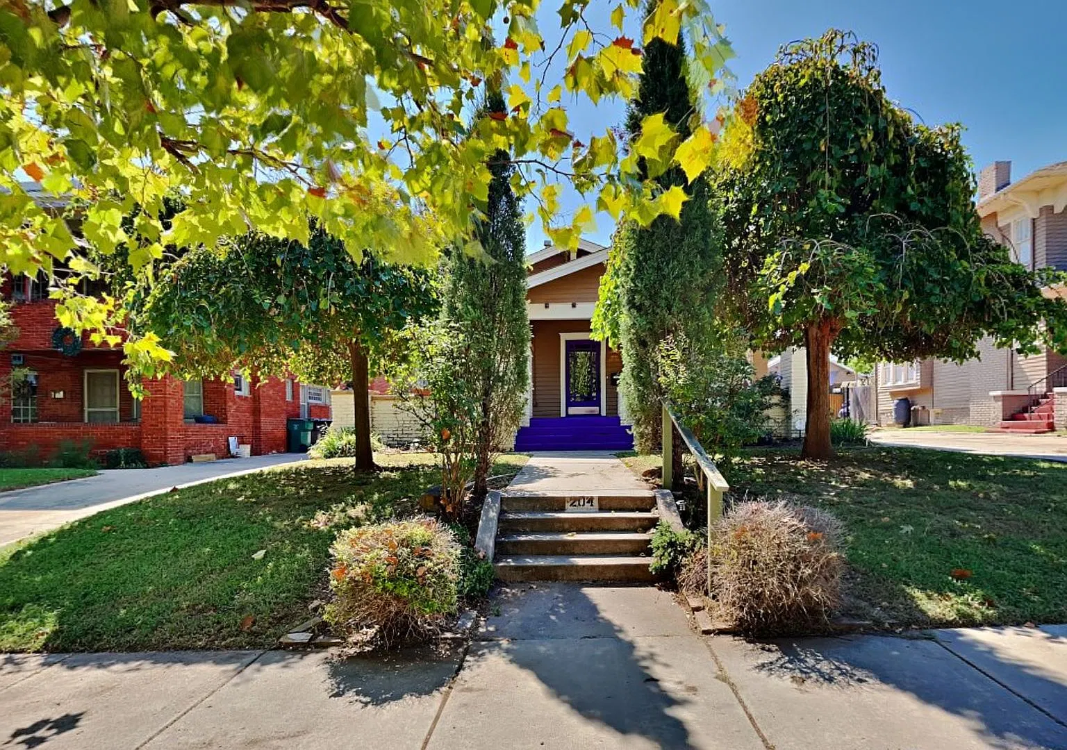 Charming 3 Bedroom Bungalow Style Home Located In Historic Mesta Park! — Photo 4