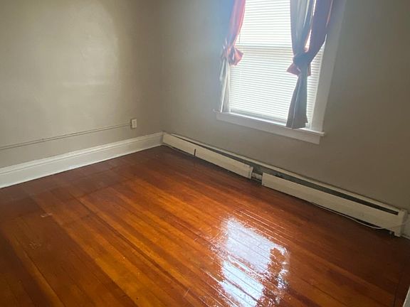 4th image of 230 Pullman Ave #1