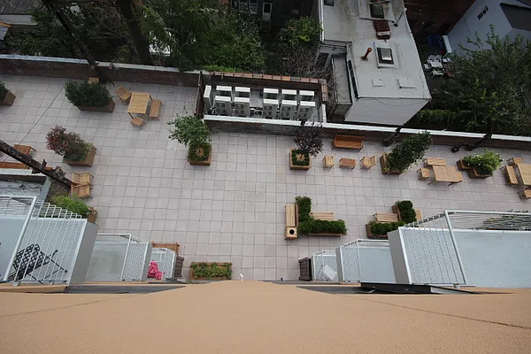 Rented by Nooklyn NYC LLC | media 113