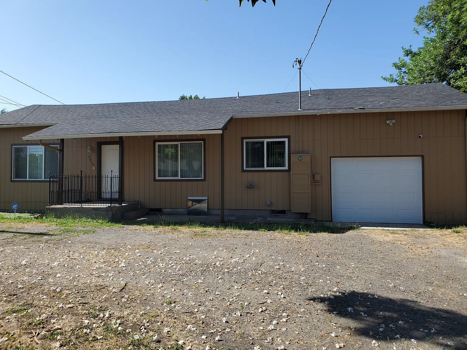 3 bed, 1044 sqft, $2,150 — Photo 1