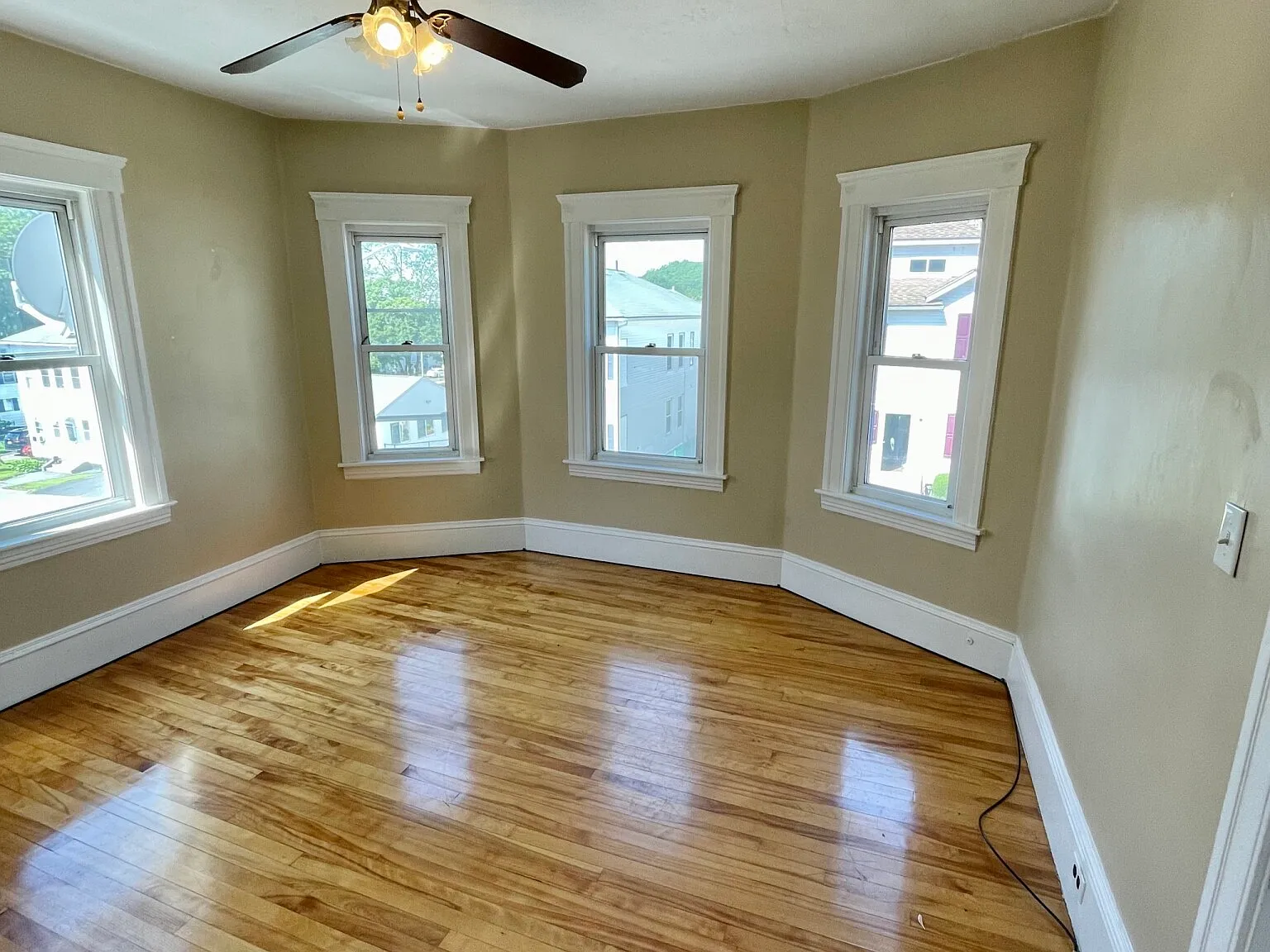 3 bed, $2,000 — Photo 4
