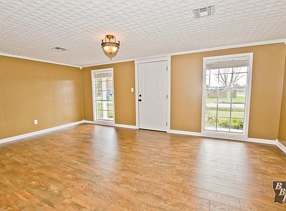 2nd image of 201 Oakview Dr