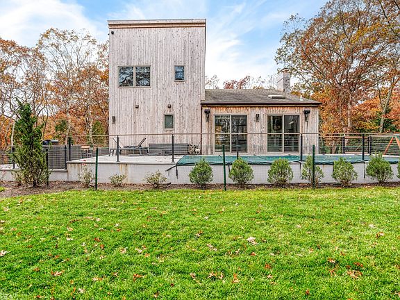 3rd image of 16 Oyster Pond Ln