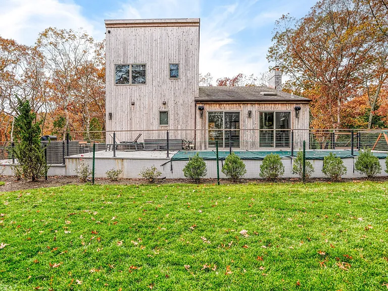 16 Oyster Pond Ln — Photo 3