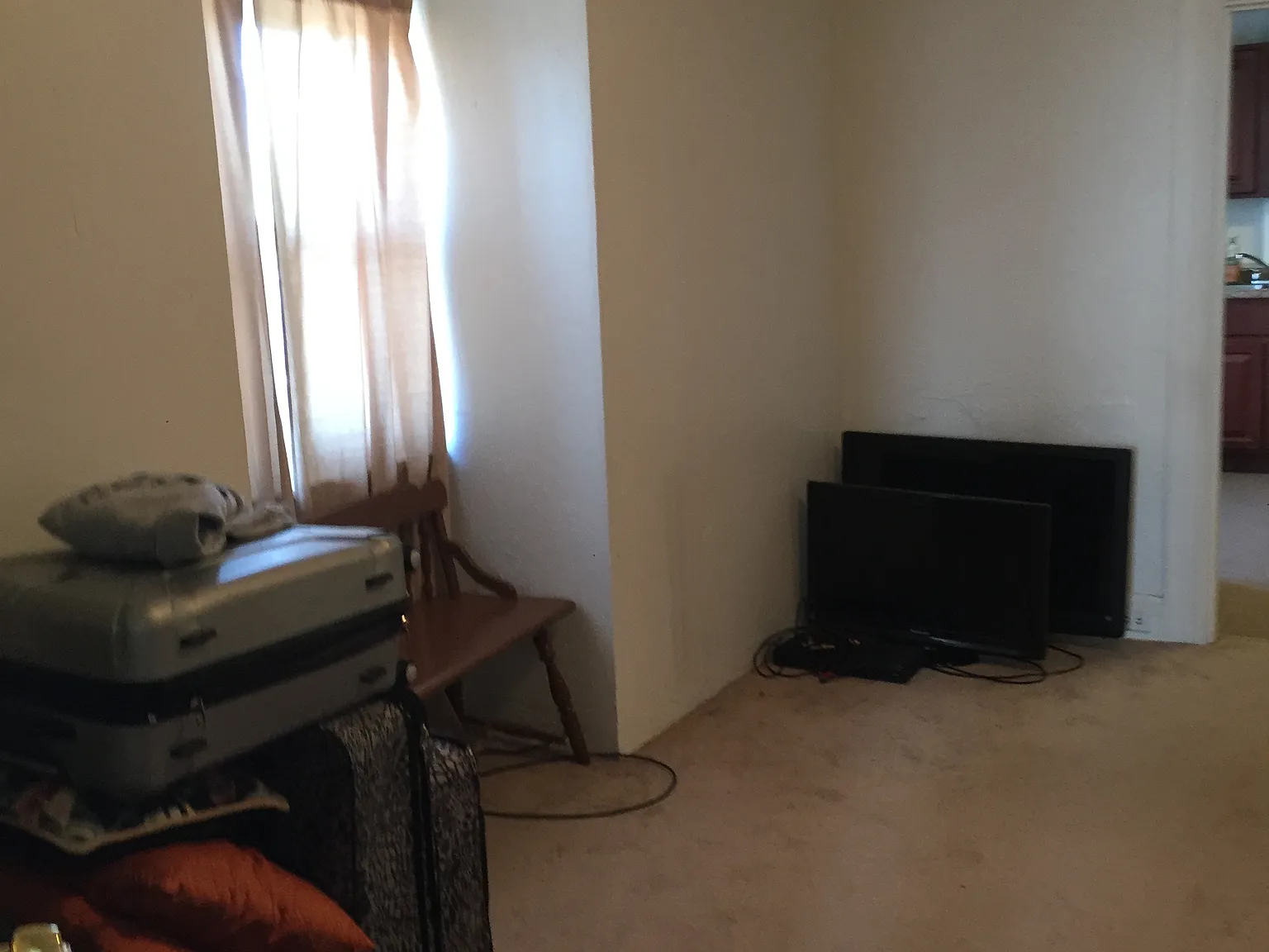 1 bed, 900 sqft, $650 — Photo 3