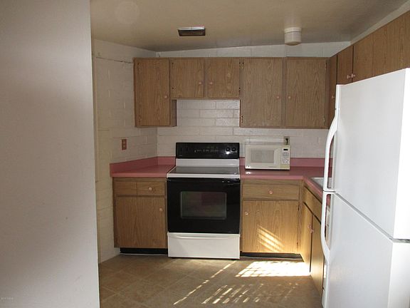 4th image of 1522 W Knox St