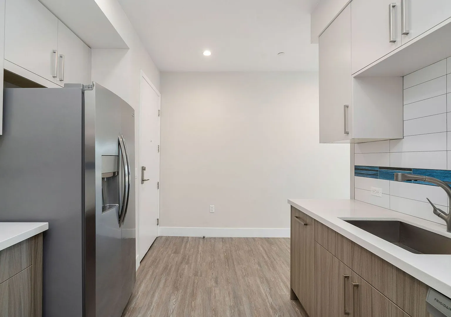 2 bed, 920 sqft, $2,745 — Photo 2