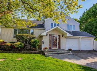 41 Robert Circle, Syosset, NY 11791
