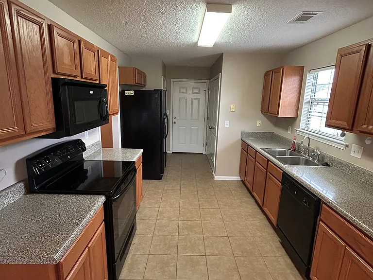 141 Barnes Ct — Photo 4