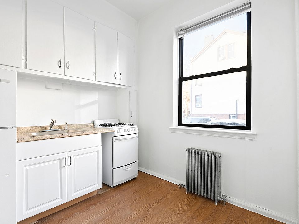 2nd image of 292 Manhattan Ave APT 1