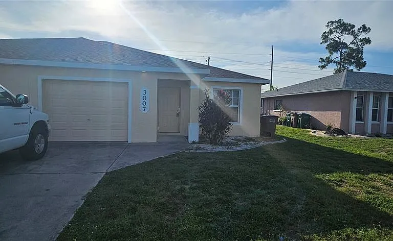 3007 SW Santa Barbara Pl — Photo 1