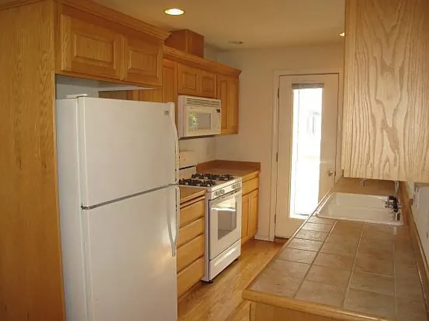 2 bedroom, 2 bath Townhome in North Seattle. — Photo 3