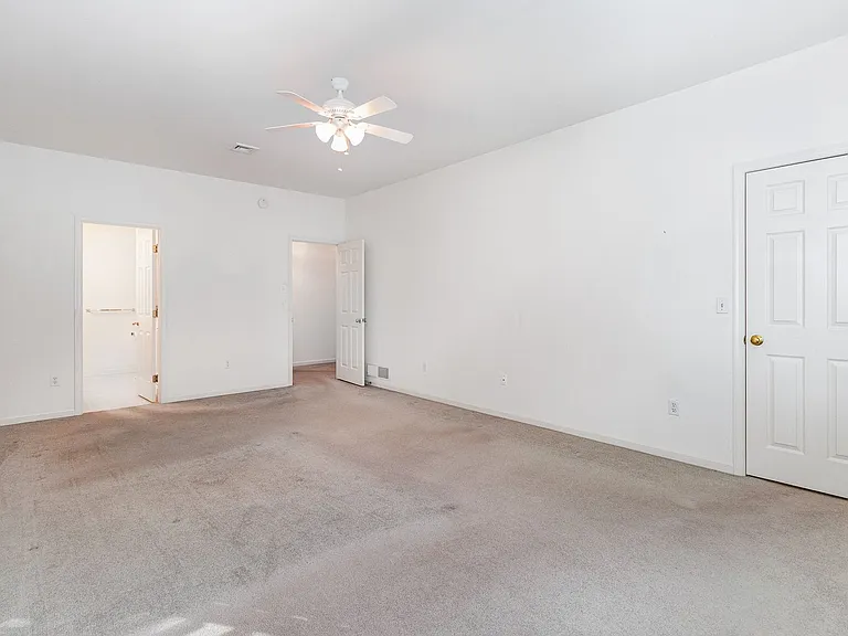660 Springhouse Ln — Photo 15