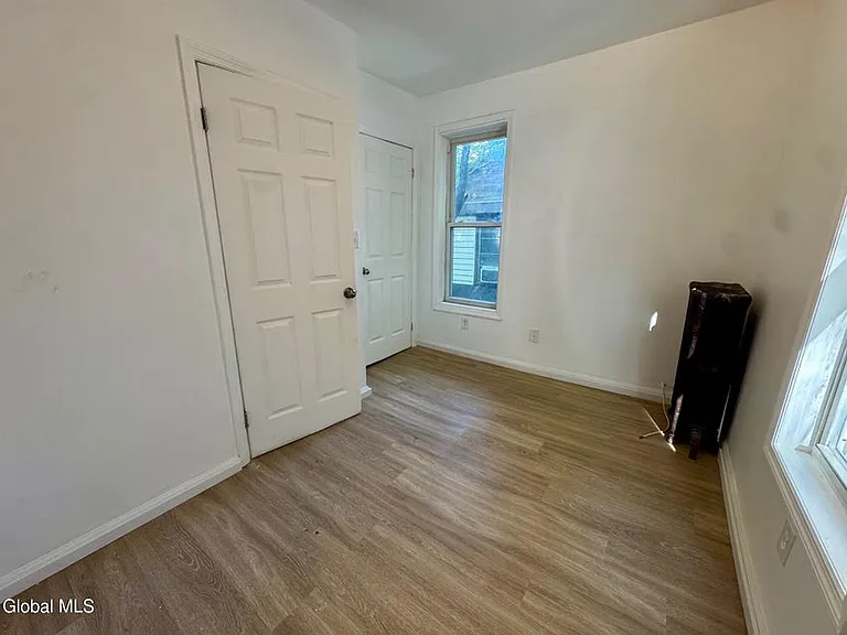 495 Morris St — Photo 3