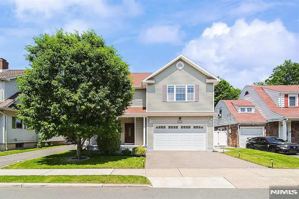 4 bed, 2362 sqft, $5,000 — Photo 1
