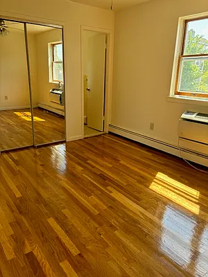 Rented by Alexiou Realty | media 6