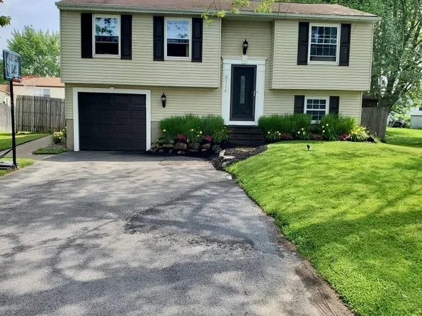 8114 Firenze Ln, Clay, NY 13041