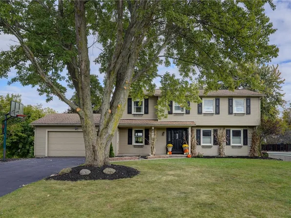 80 Grandview Dr, Fairport, NY 14450