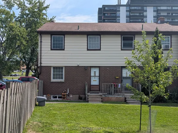 126 Notch Hill Rd #1, Kingston, ON K7M 2X1