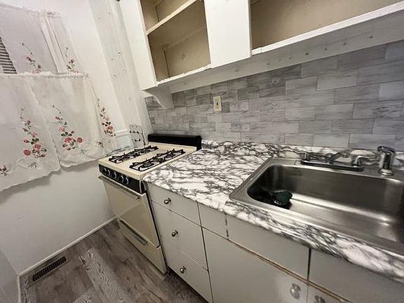 4th image of 138 Lincoln Ave APT 1