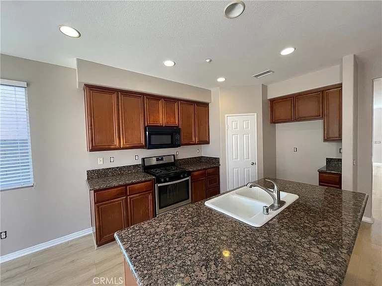 16141 San Jacinto Ave — Photo 2