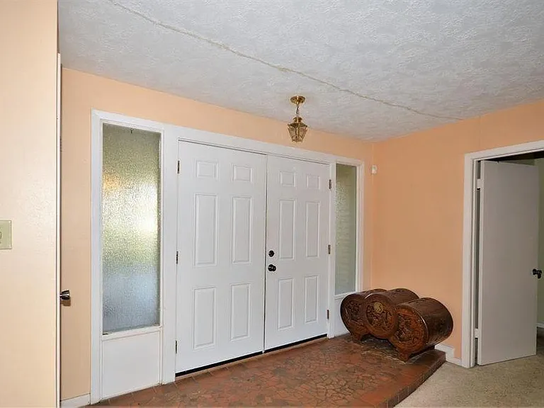 114 Lafayette Ln — Photo 8
